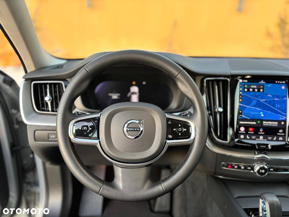 Volvo XC 60 B4 D Plus Dark - 26