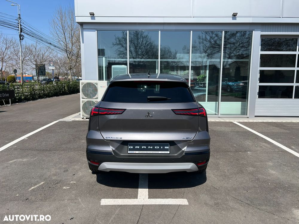 Mitsubishi Grandis - 10