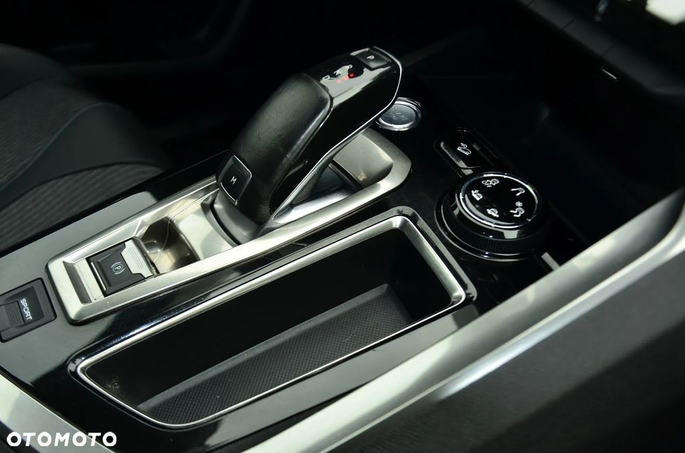 Peugeot 5008 BlueHDi 130 EAT8 Allure - 31