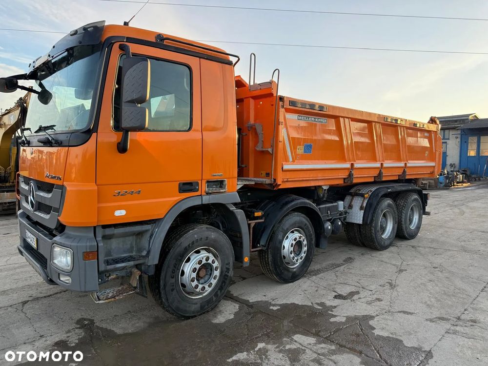 Mercedes-Benz Actros 3244 8x4 Bordmatik z Niemiec