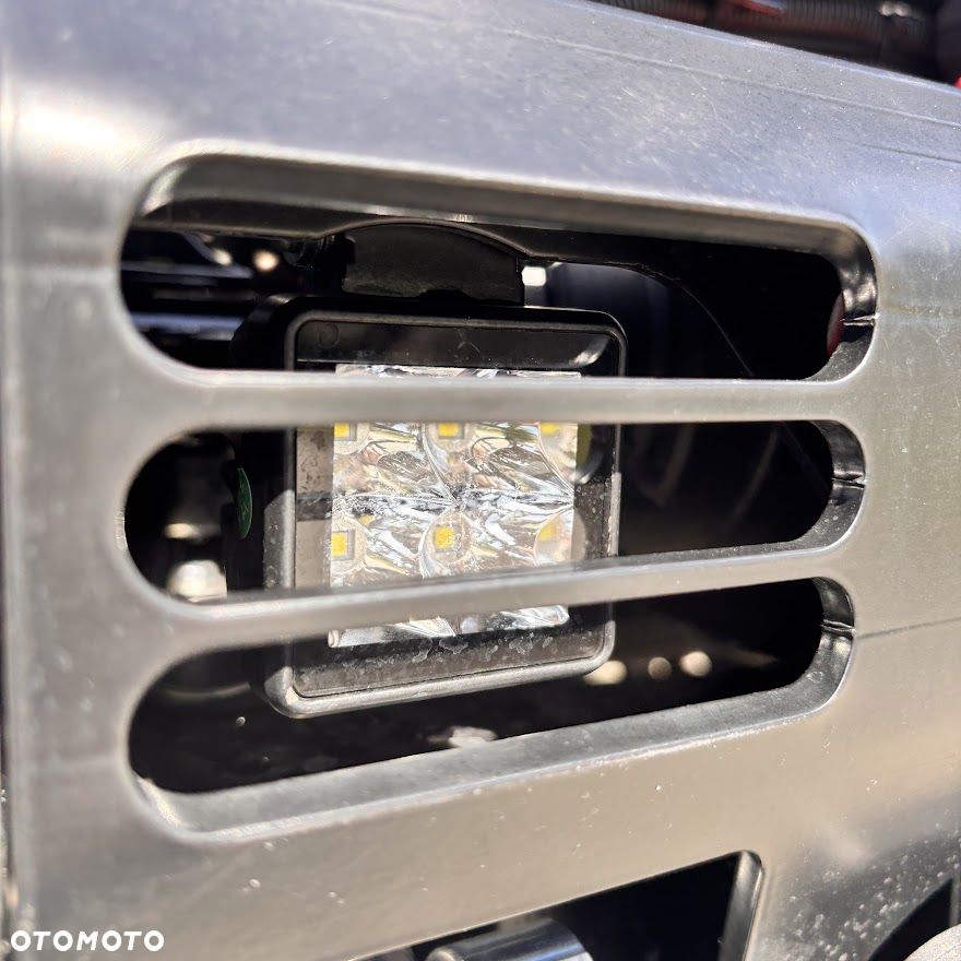 Land Rover Defender 2.4 TD4 SE - 8