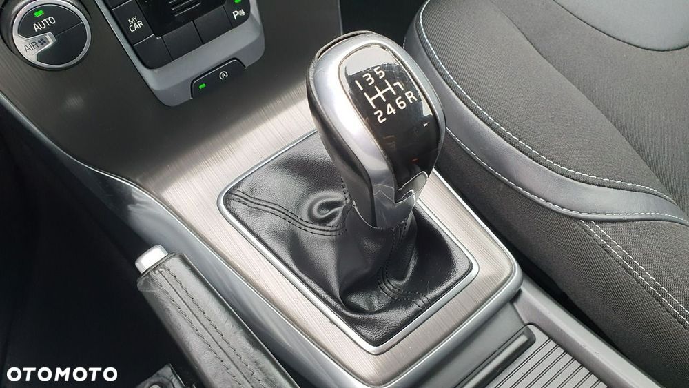 Volvo V40 D2 Momentum - 25