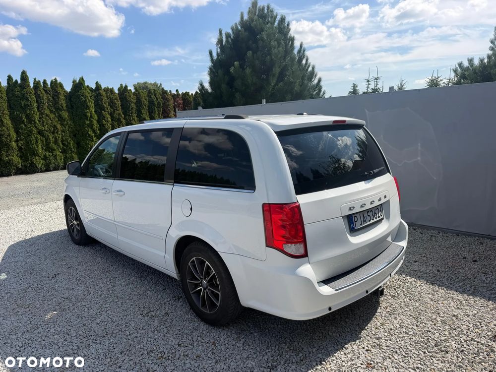 Dodge Caravan - 5
