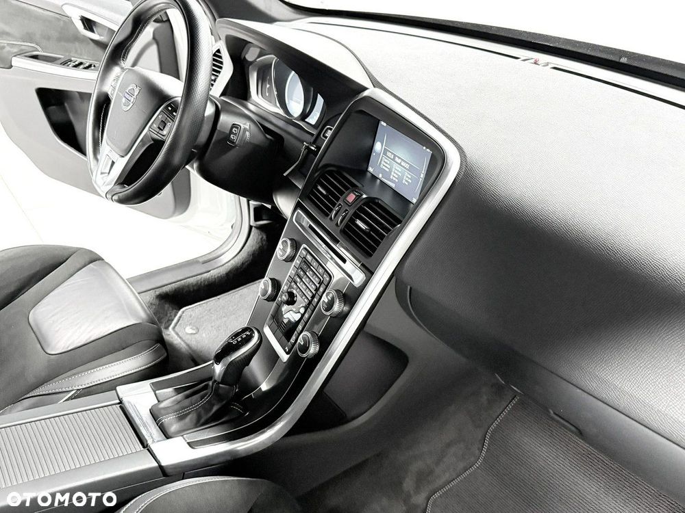 Volvo XC 60 D4 AWD Momentum - 24