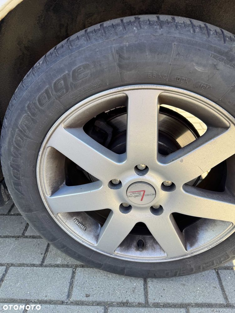 Toyota Corolla Verso - 4