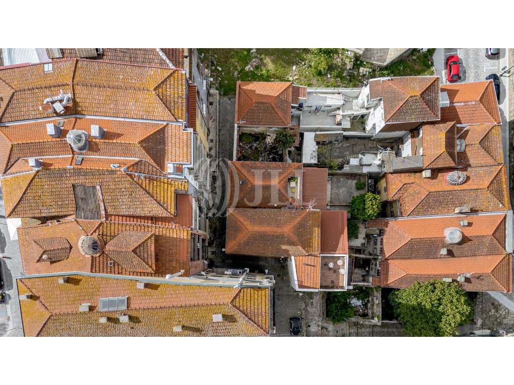 Dois prédios no centro histórico da cidade do Porto. - Grande imagem: 4/30