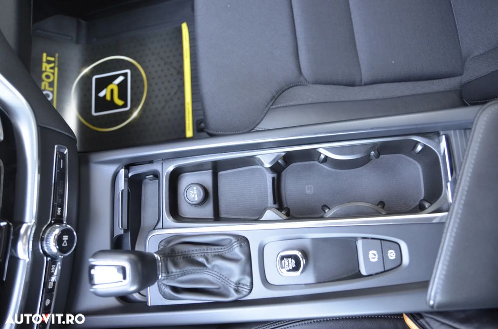 Volvo XC 60 D4 AWD Geartronic Momentum - 31