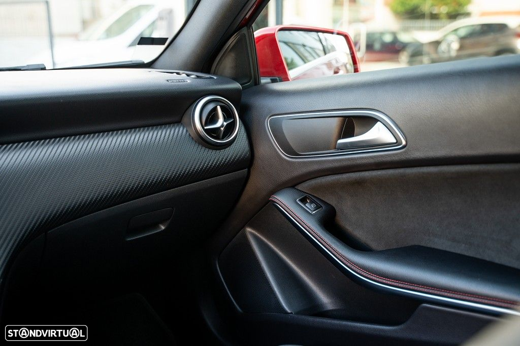 Mercedes-Benz A 200 d AMG Line - 28