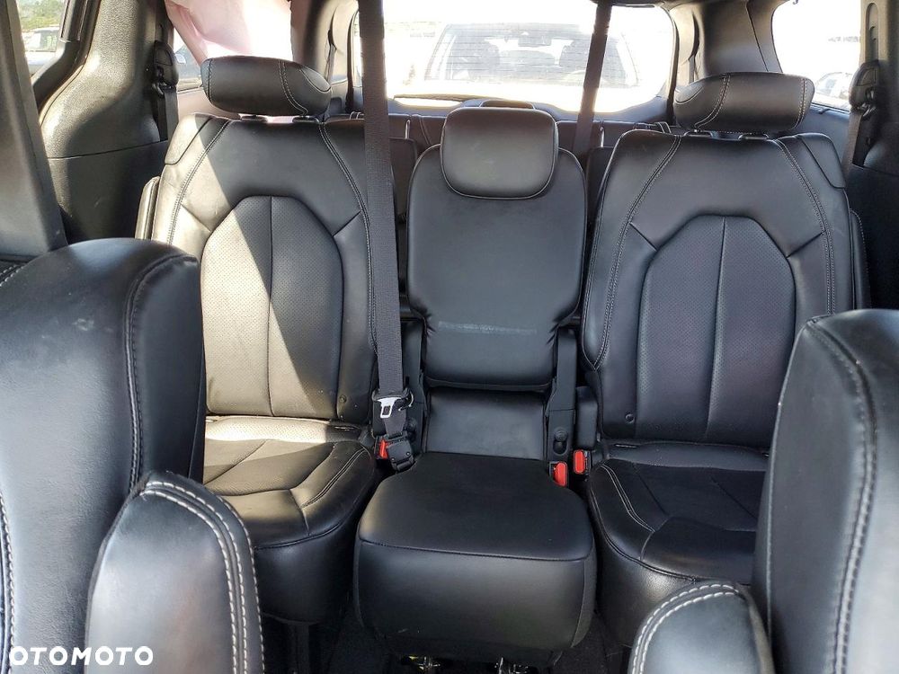 Chrysler Pacifica - 10