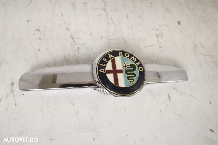 ornament grila centrala original crom cu emblema in stare buna alfa ro - 4