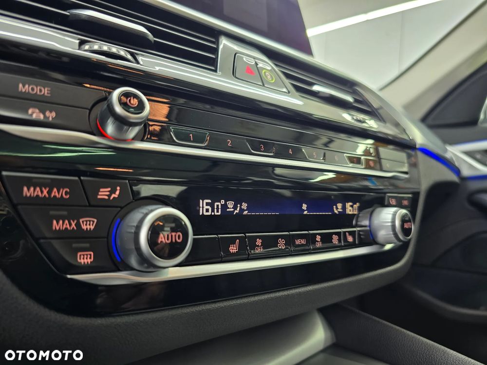 BMW Seria 5 520d xDrive MHEV - 33