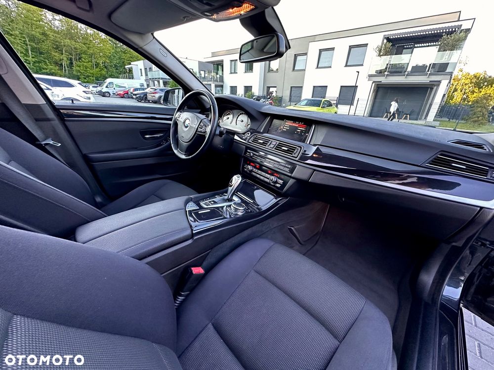 BMW Seria 5 525d xDrive Sport-Aut - 20