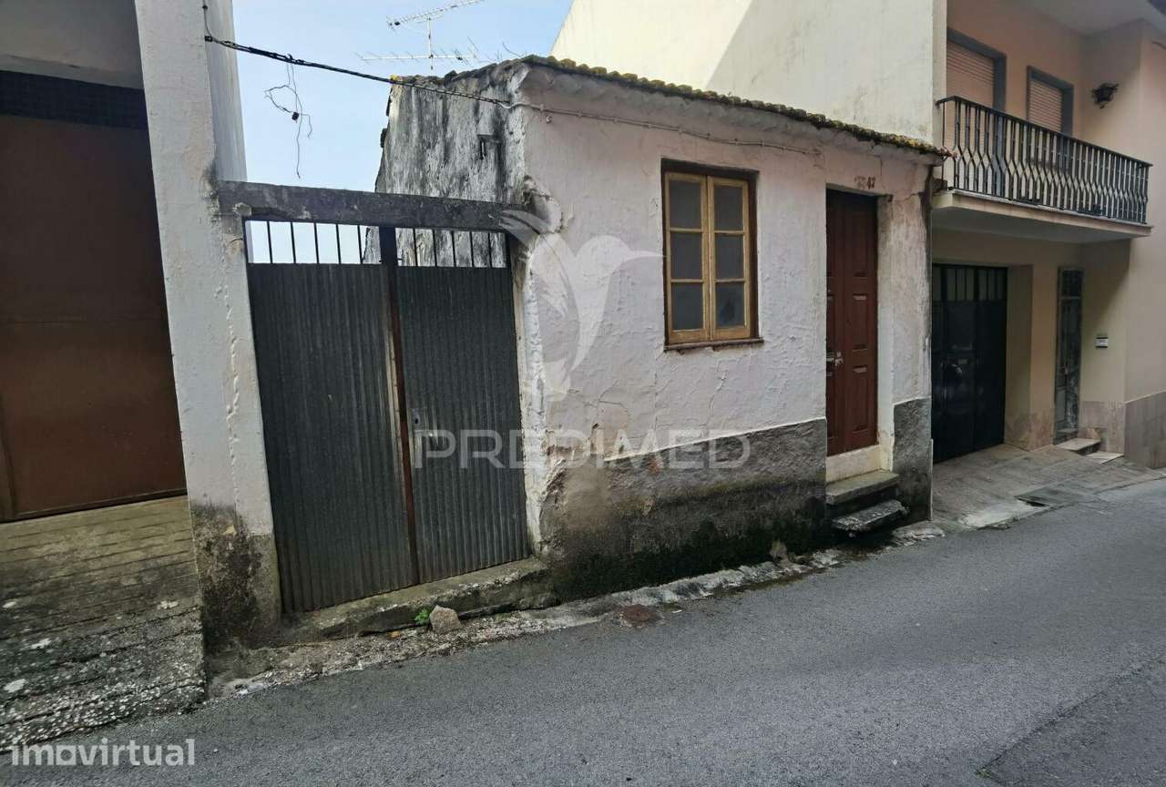 Moradia T2 para restaurar com terreno, Amiais de Baixo - Grande imagem: 3/26