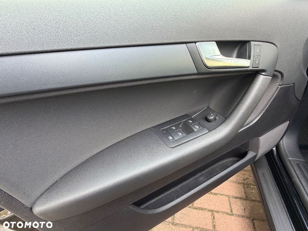 Audi A3 Sportback 1.6 Ambiente - 24