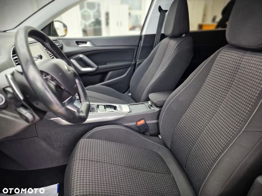 Peugeot 308 1.5 BlueHDi Allure S&S EAT6 - 17