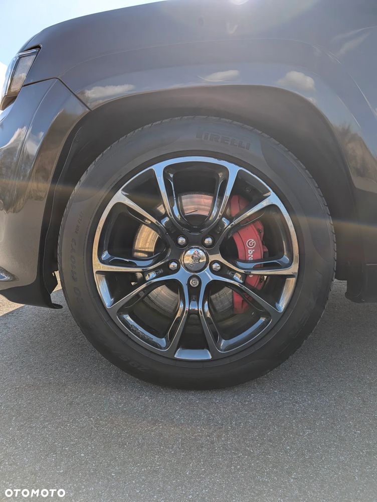Jeep Grand Cherokee SRT - 8
