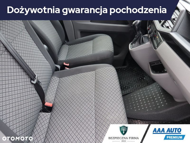 Volkswagen Caravelle - 10