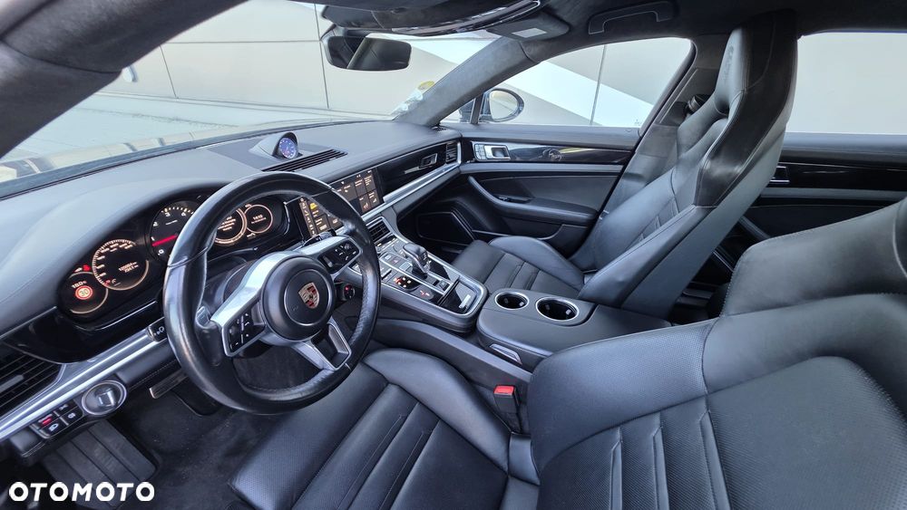 Porsche Panamera 4S - 8