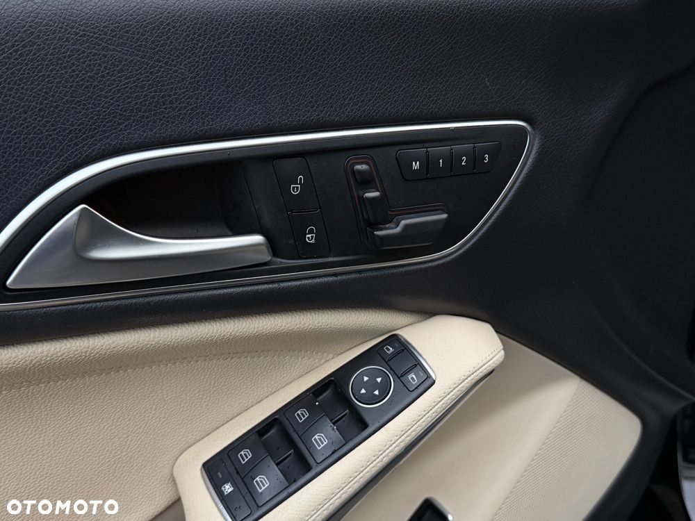 Mercedes-Benz CLA 250 4Matic 7G-DCT AMG Line - 14