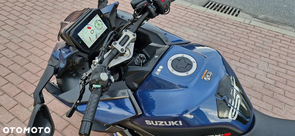 Suzuki GSX - 28