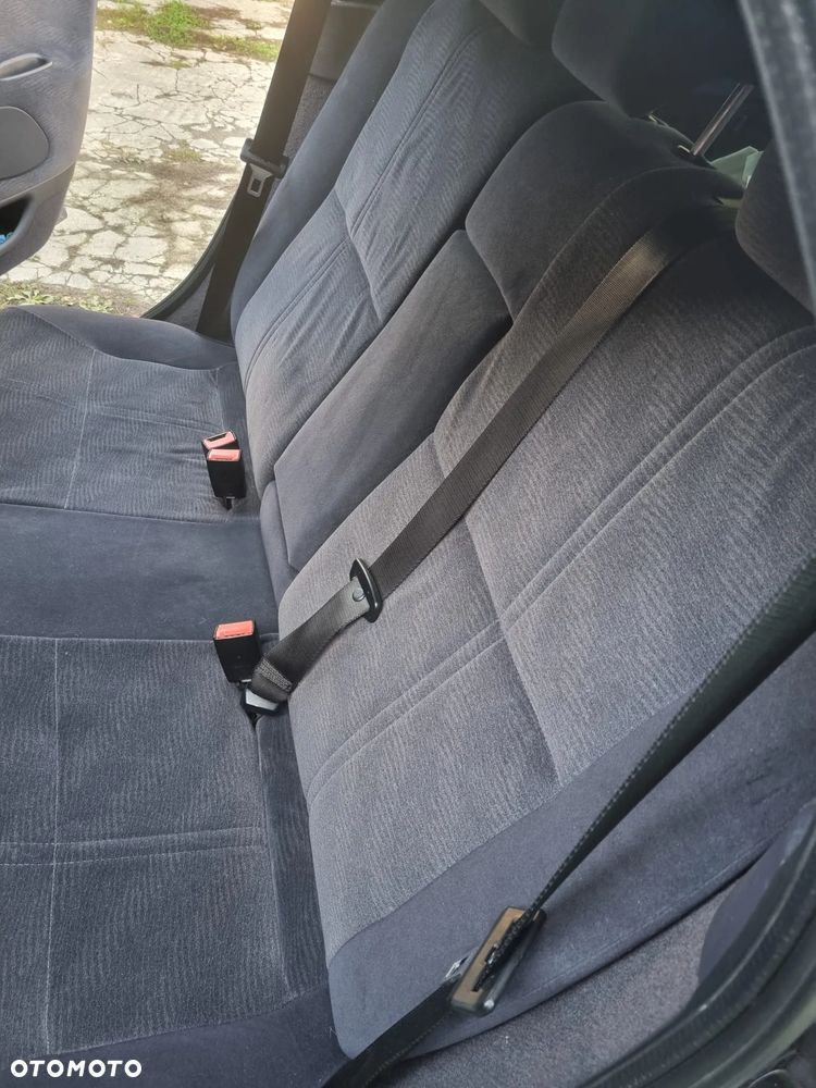 Ford Mondeo 2.0 Ghia - 27