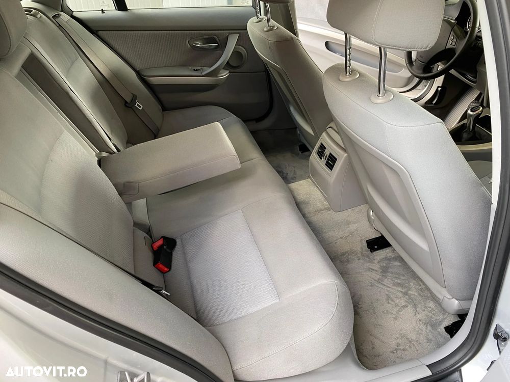 BMW Seria 3 320d EfficientDynamics Edition - 18