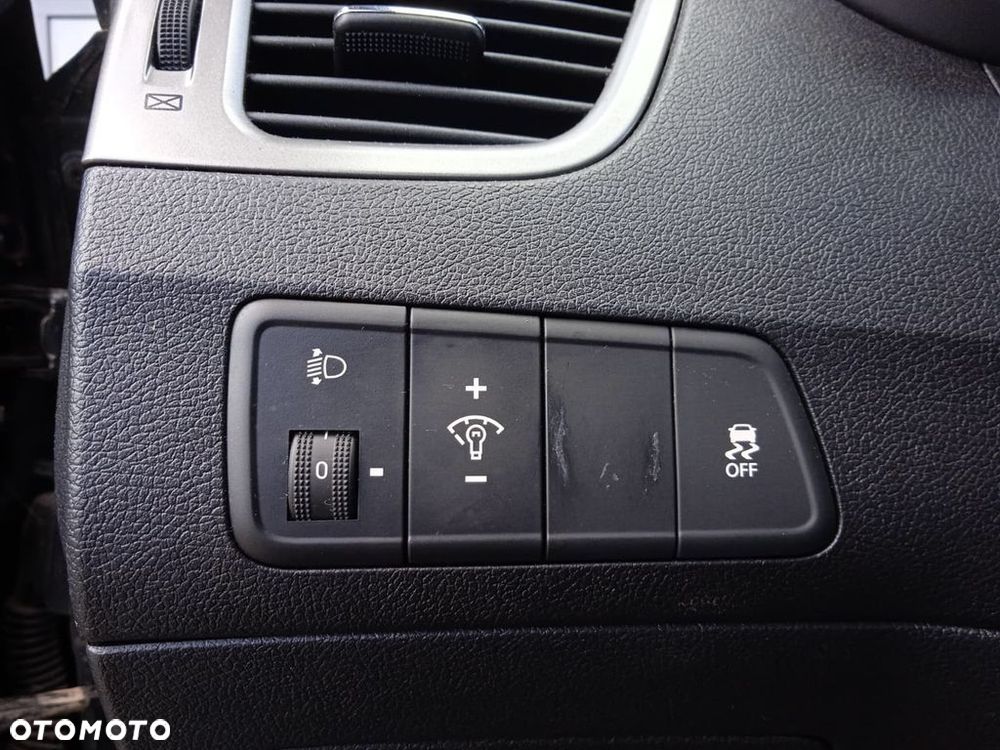 Hyundai Elantra 1.6 Comfort - 25