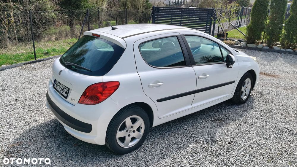 Peugeot 207 1.4 - 5