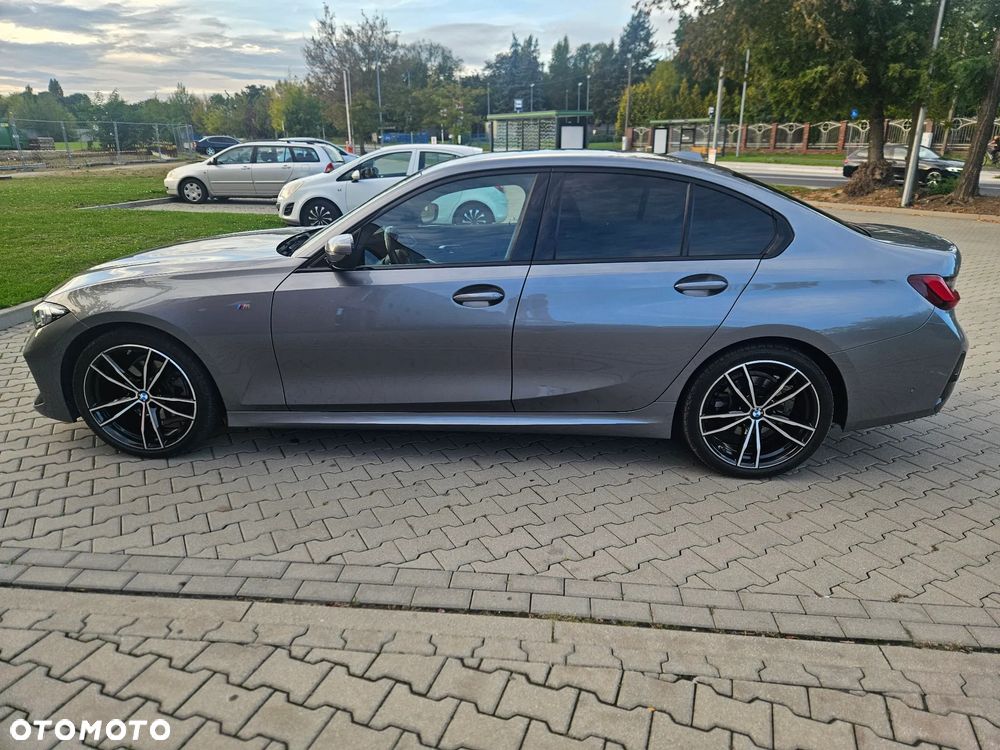 BMW 3 Series 2023 photo 2