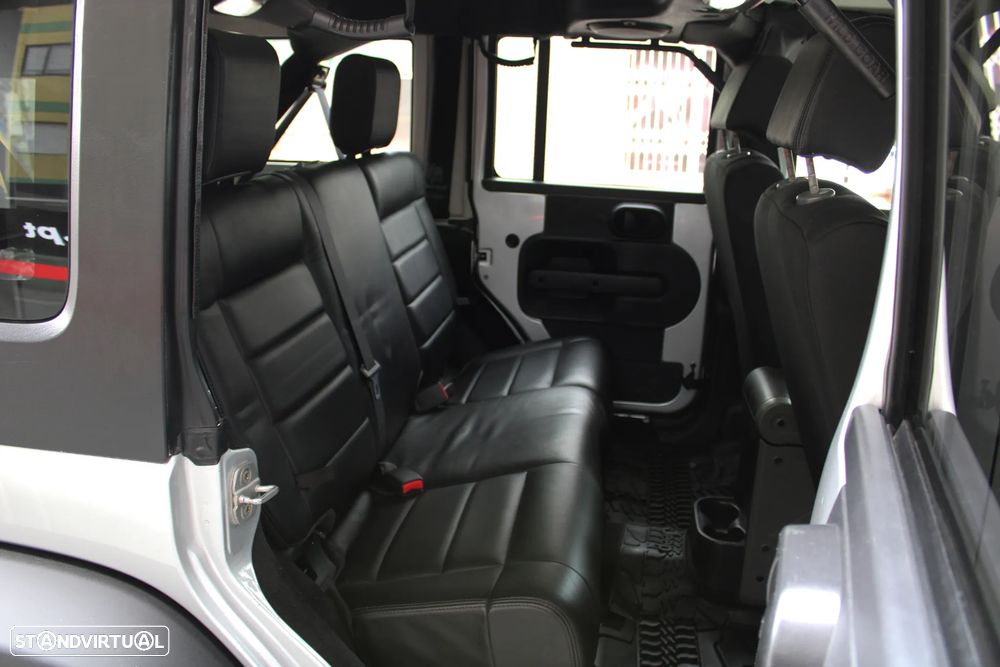 Jeep Wrangler 2.8 CRD ATX Sport - 28