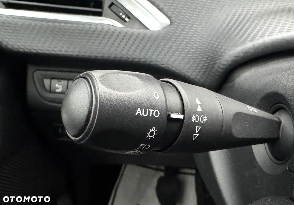 Peugeot 2008 1.2 Pure Tech GPF Allure S&S - 23