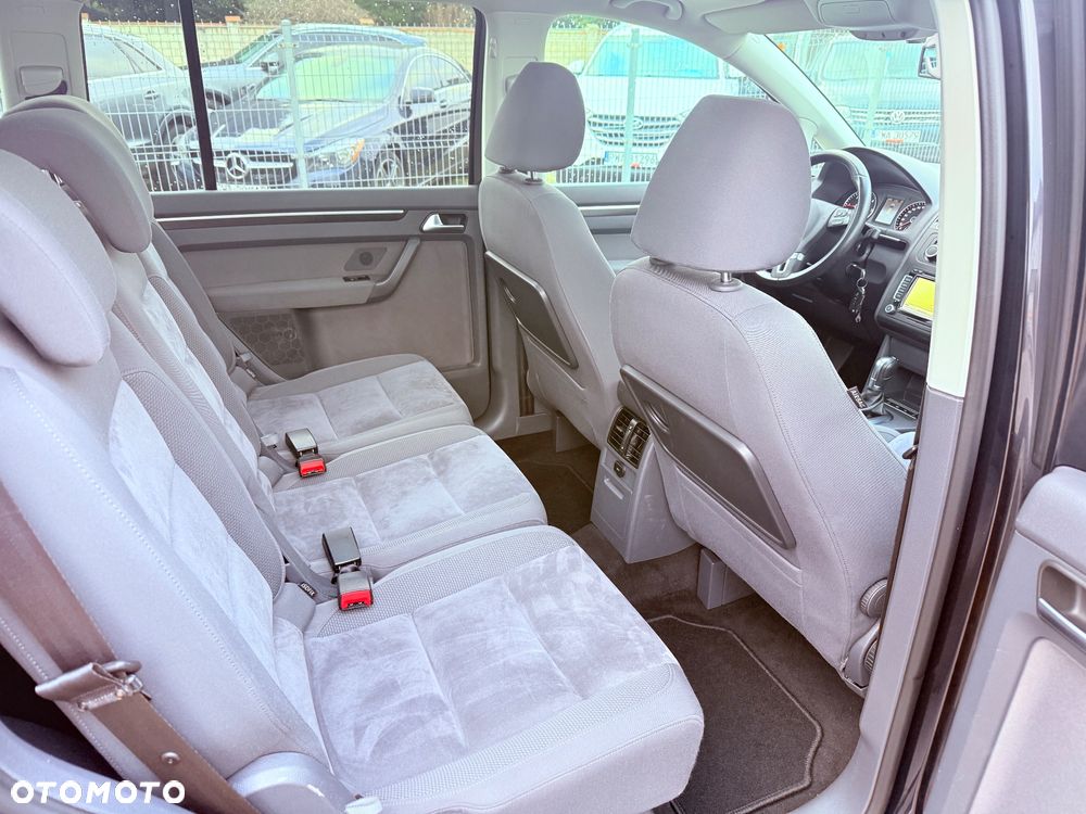Volkswagen Touran - 25