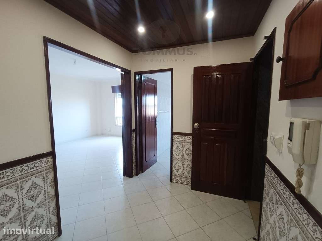 Apartamento T3 na Tapada das Mercês com Arrecadação - Grande imagem: 4/36