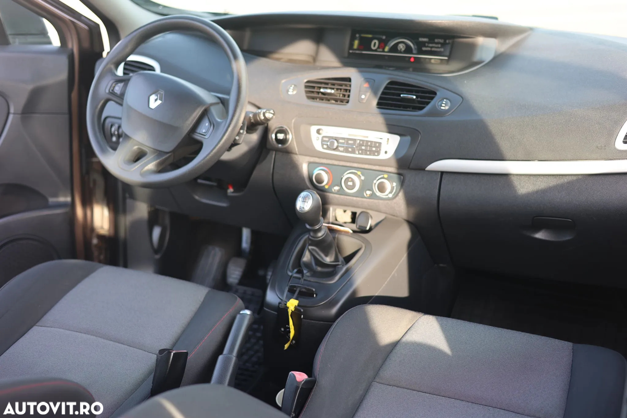 Renault Grand Scenic ENERGY TCe 115 S&S Authentique - 29