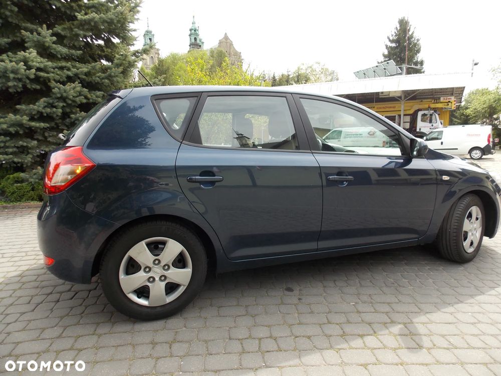 Kia Ceed 1.4 CVVT ISG Spirit - 11