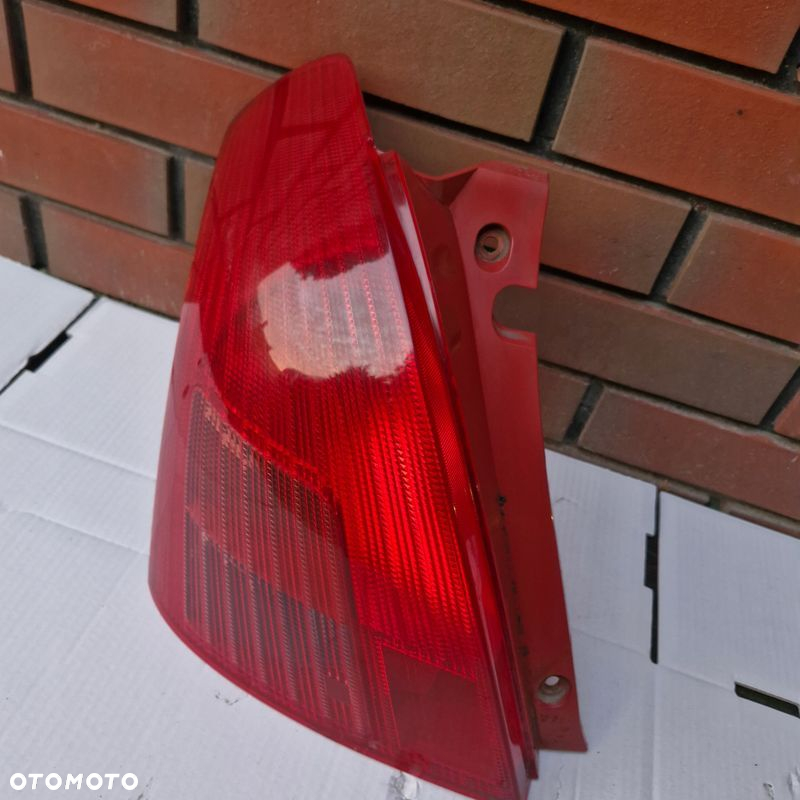 LAMPA LEWA TYŁ SUZUKI SWIFT IV P4476L - 3