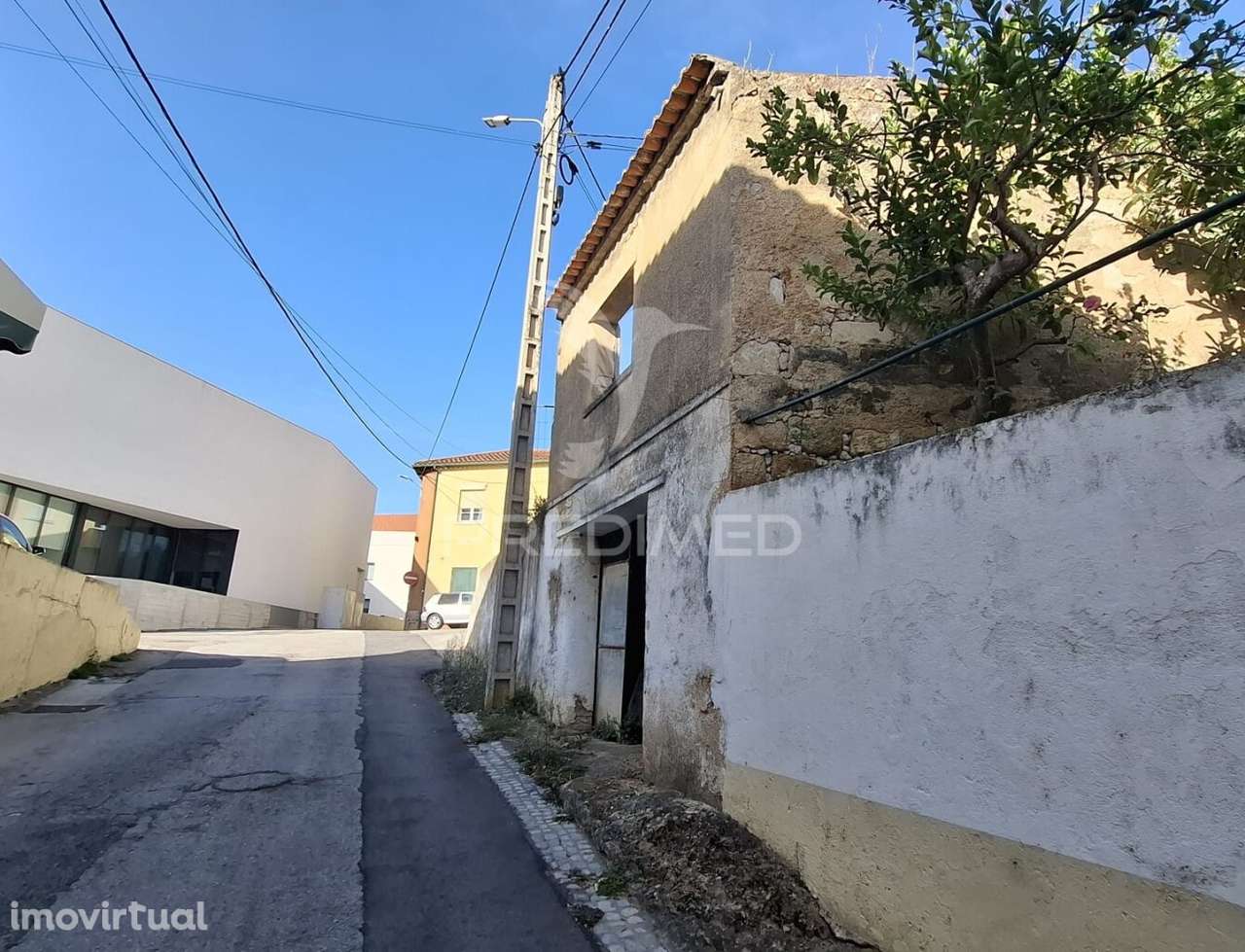 Moradia T0 com Garagem para recuperar em Pernes, Santarém. - Grande imagem: 3/12