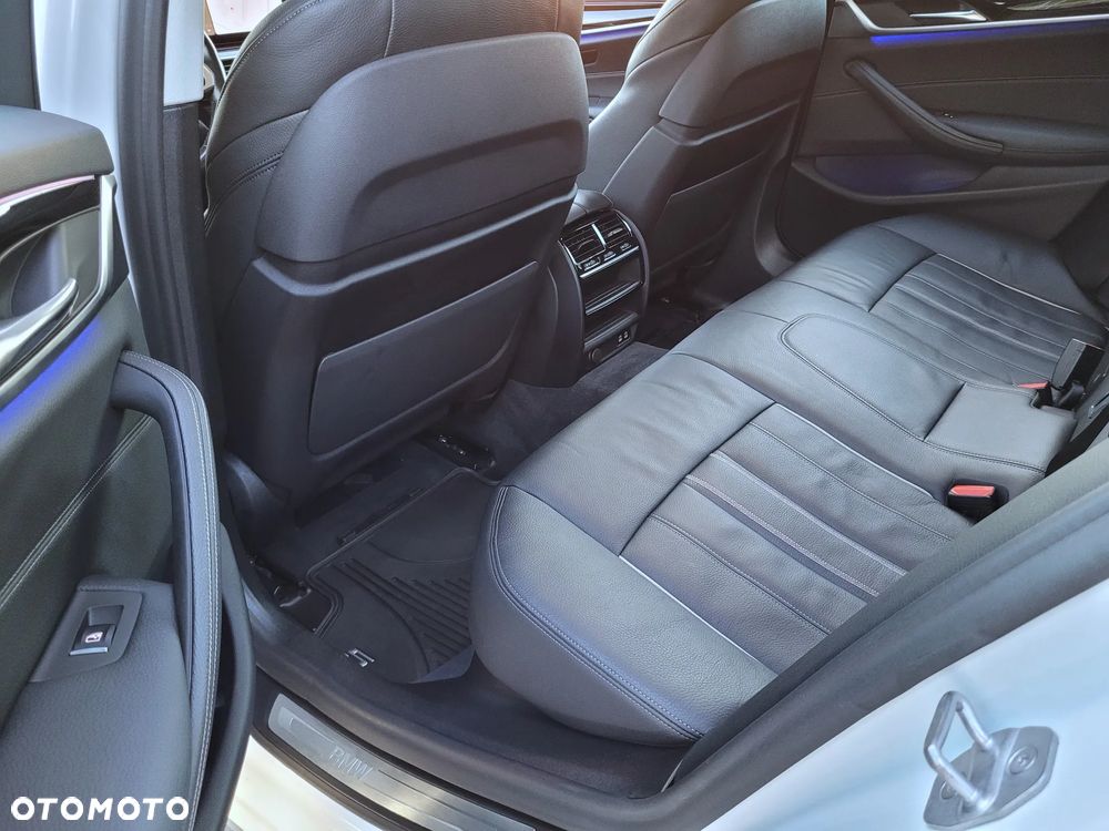 BMW Seria 5 520d Sport Line - 26