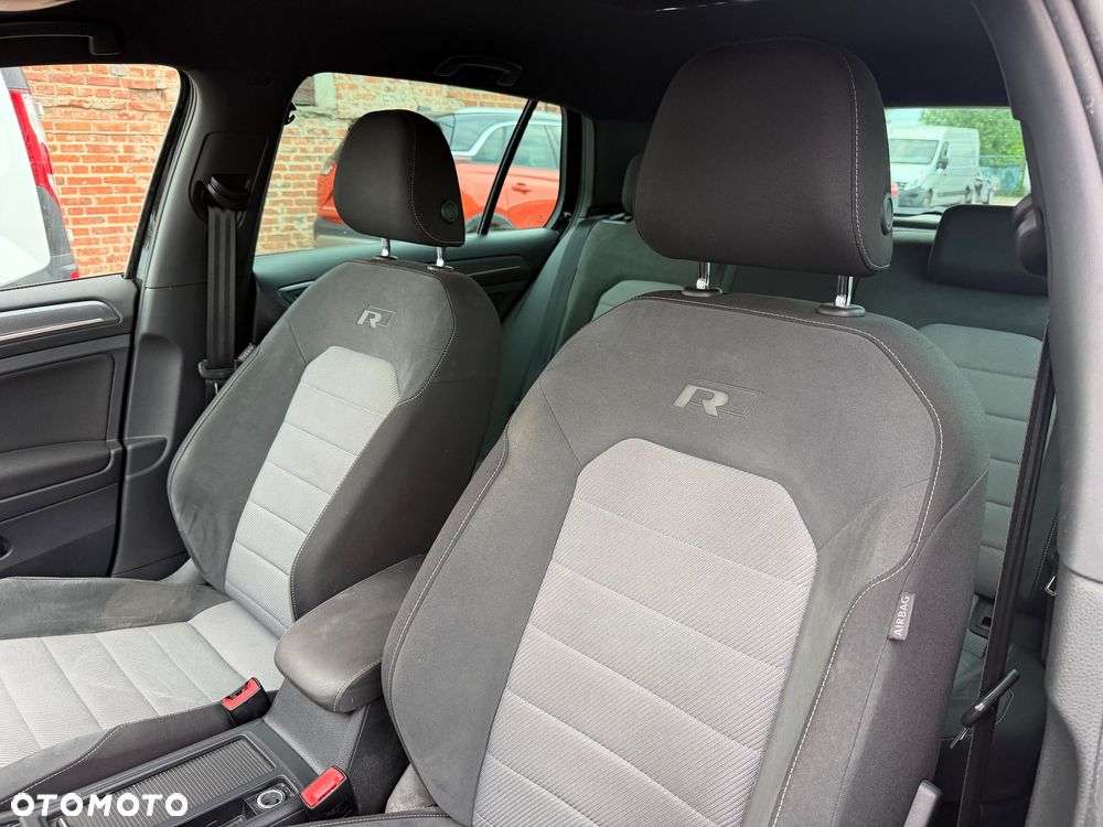 Volkswagen Golf - 22