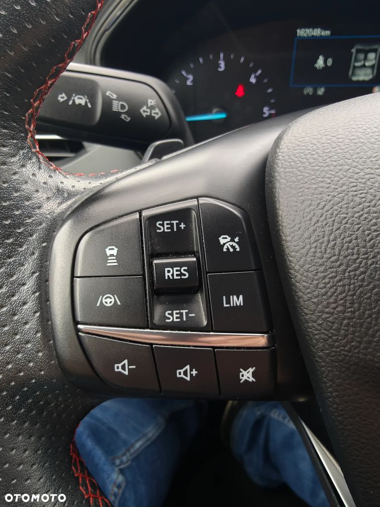 Ford Focus 1.5 EcoBlue Start-Stopp-System ST-LINE DESIGN - 26