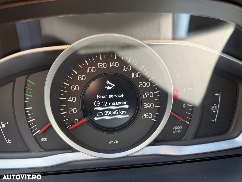 Volvo V60 D4 Momentum - 8