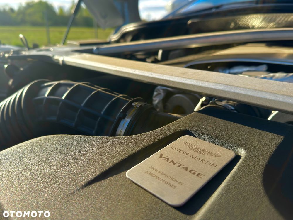 Aston Martin Vantage - 39