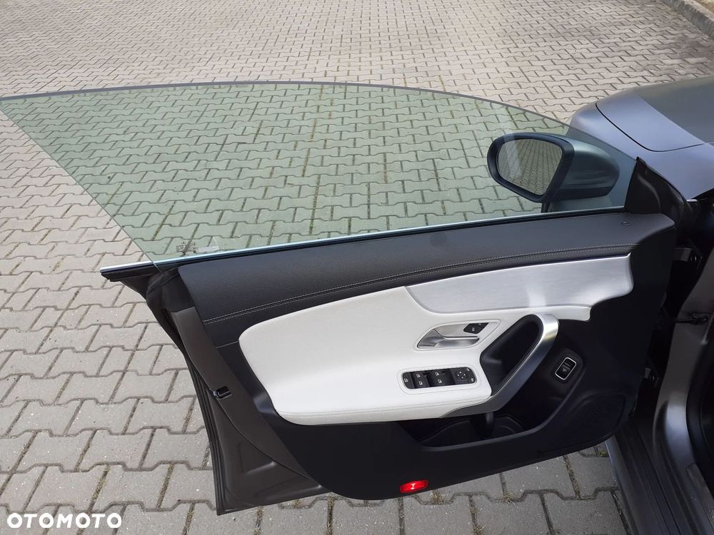 Mercedes-Benz CLA 180 AMG Line - 16