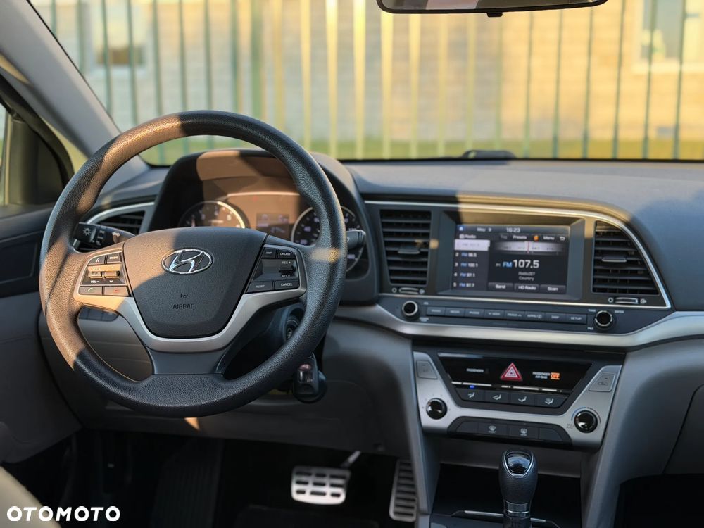 Hyundai Elantra - 39