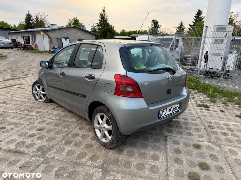 Toyota Yaris 1.3 Luna A/C - 2