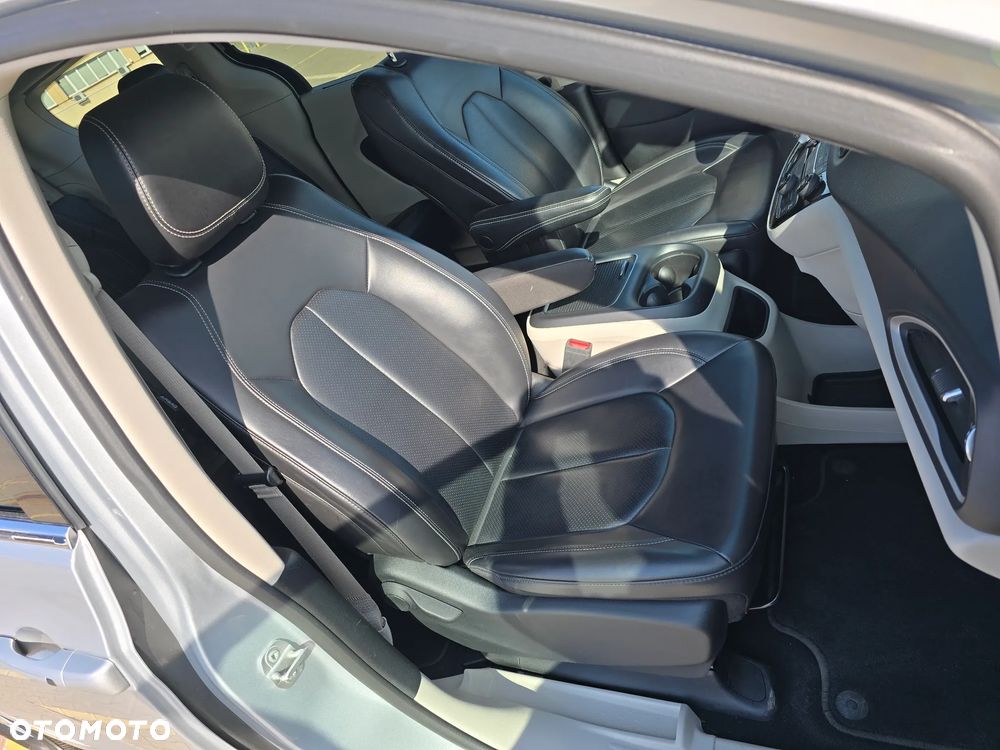 Chrysler Pacifica - 20