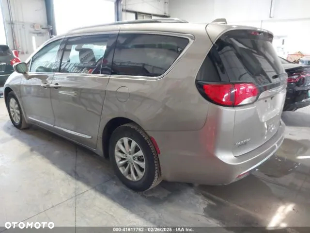 Chrysler Pacifica - 3