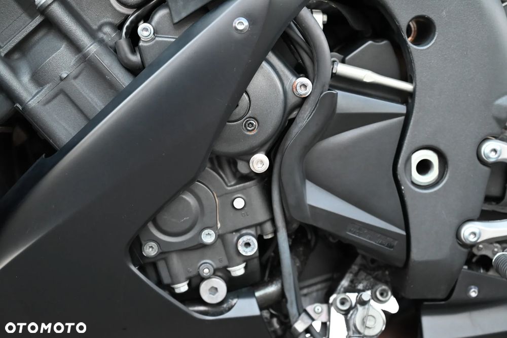 Yamaha R1 - 27