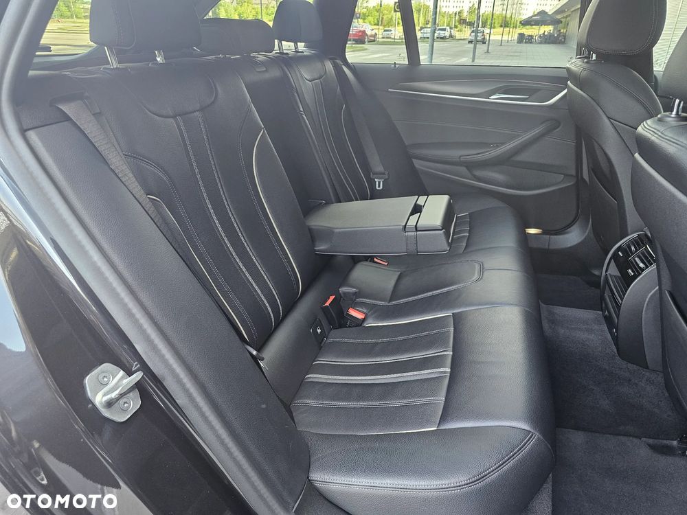 BMW Seria 5 520d xDrive M Sport Edition - 15