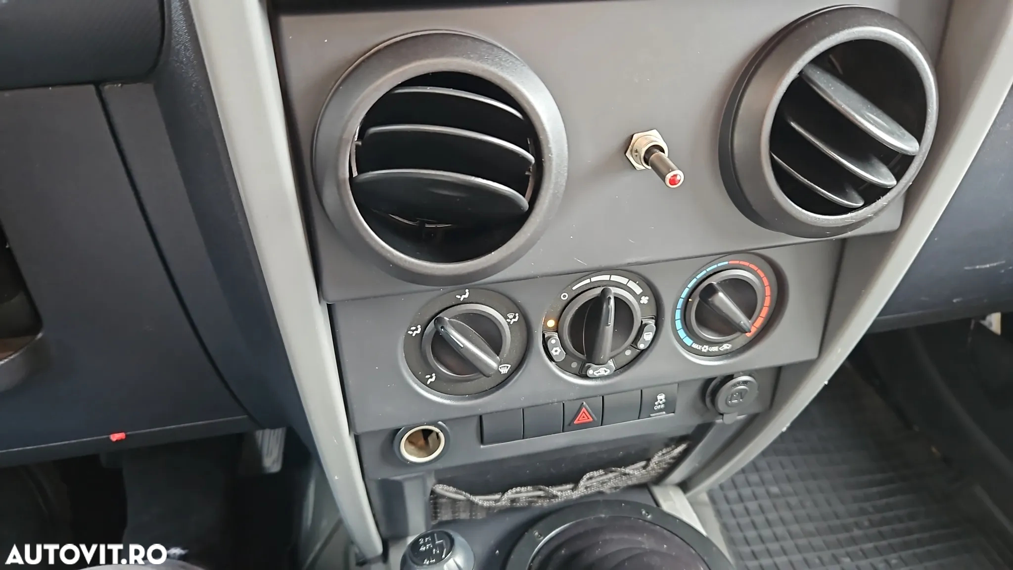 Jeep Wrangler - 11